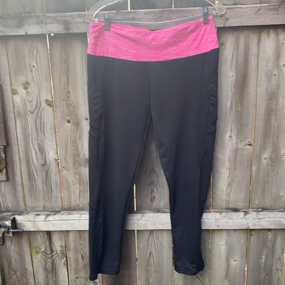 Starting point athletic capris sz. XL